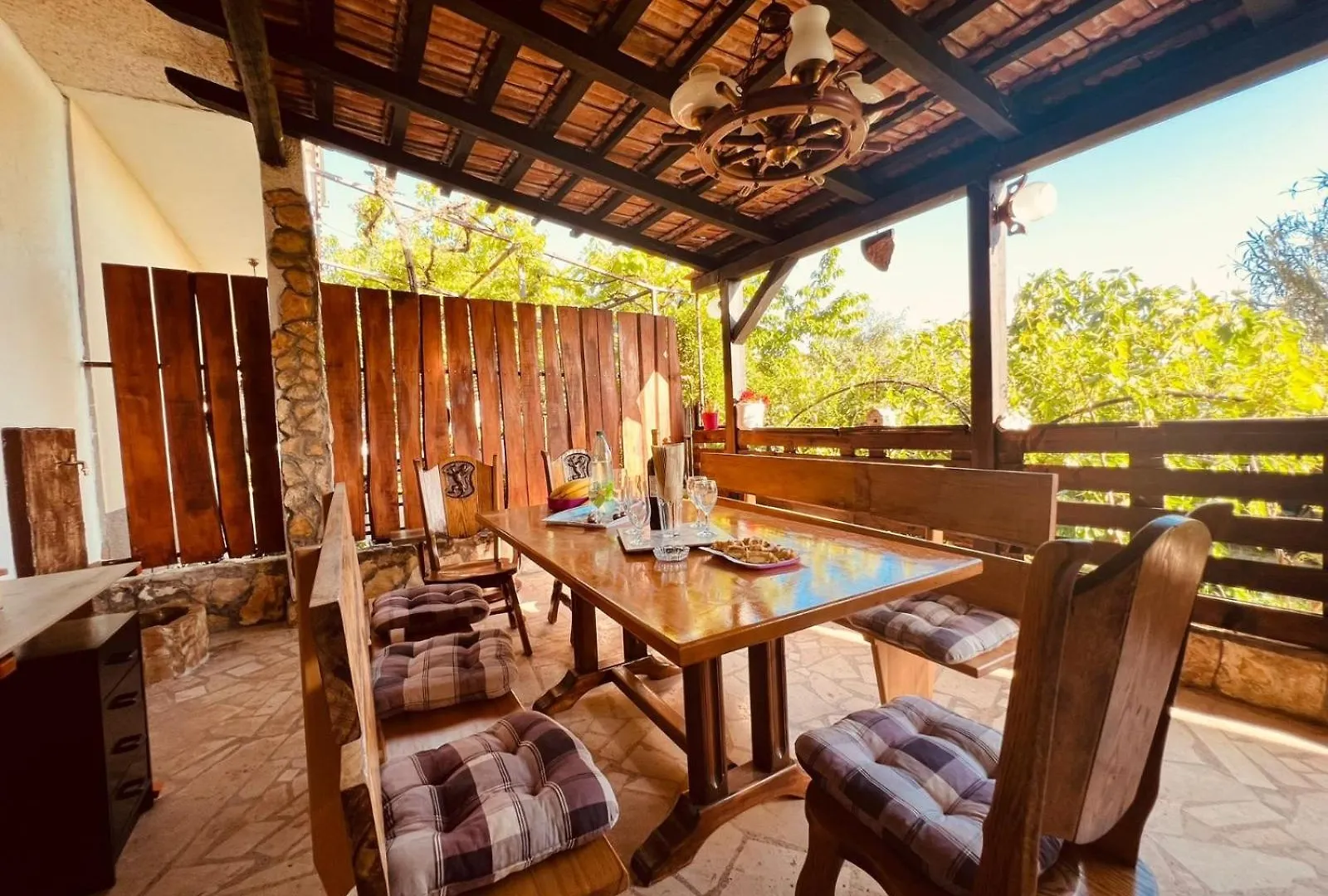 Apartment With Garden And Terrace Póla